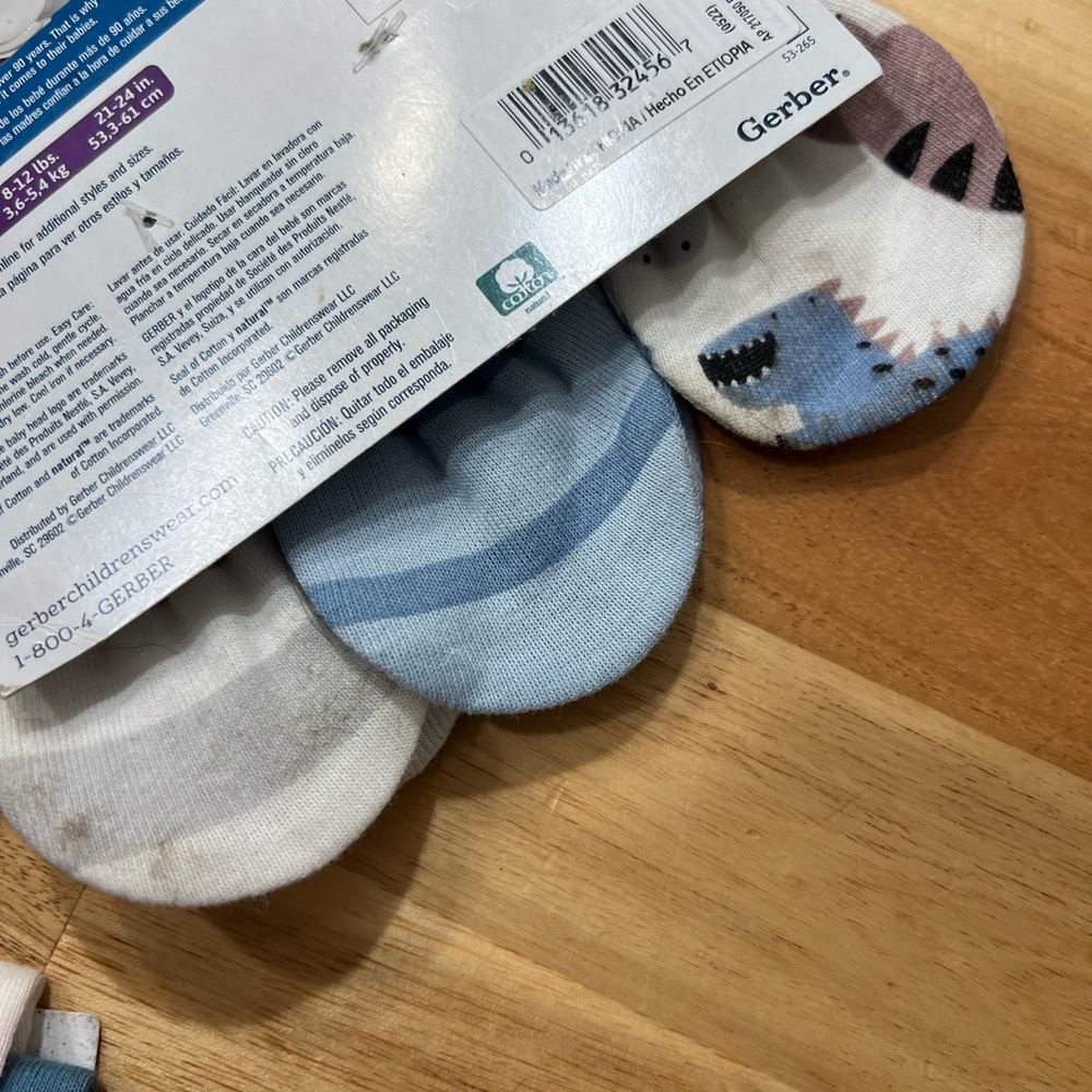NWT Baby Bundle NB 0-3 Months Carter’s Gerber Pants Onesies Mittens - Picture 4 of 10
